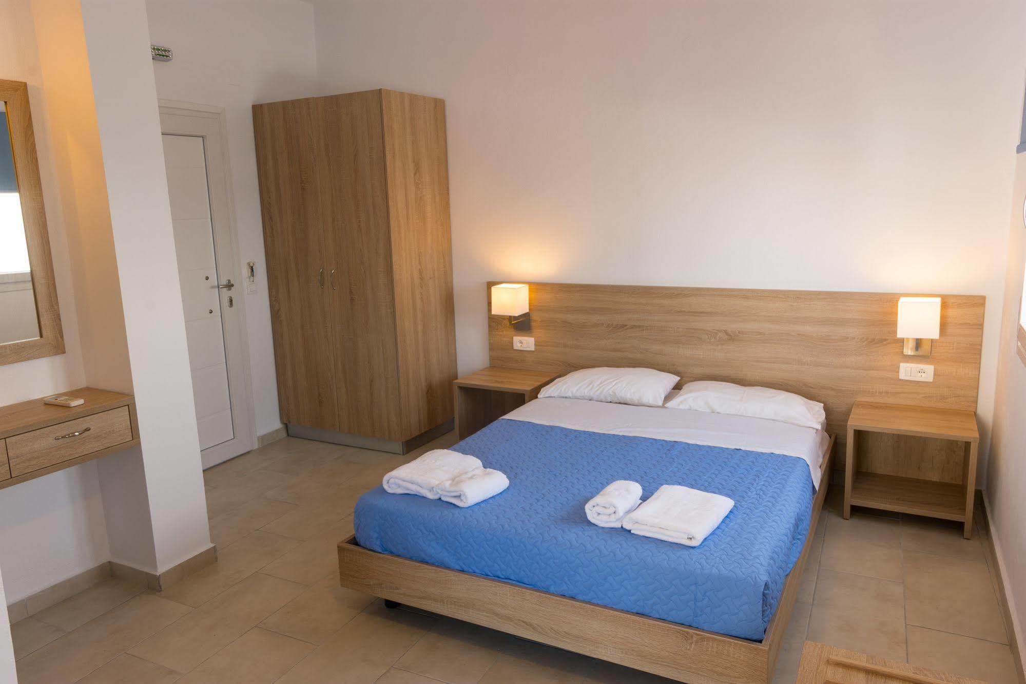 Socrates Apartmens & Restaurant Mílatos Ngoại thất bức ảnh
