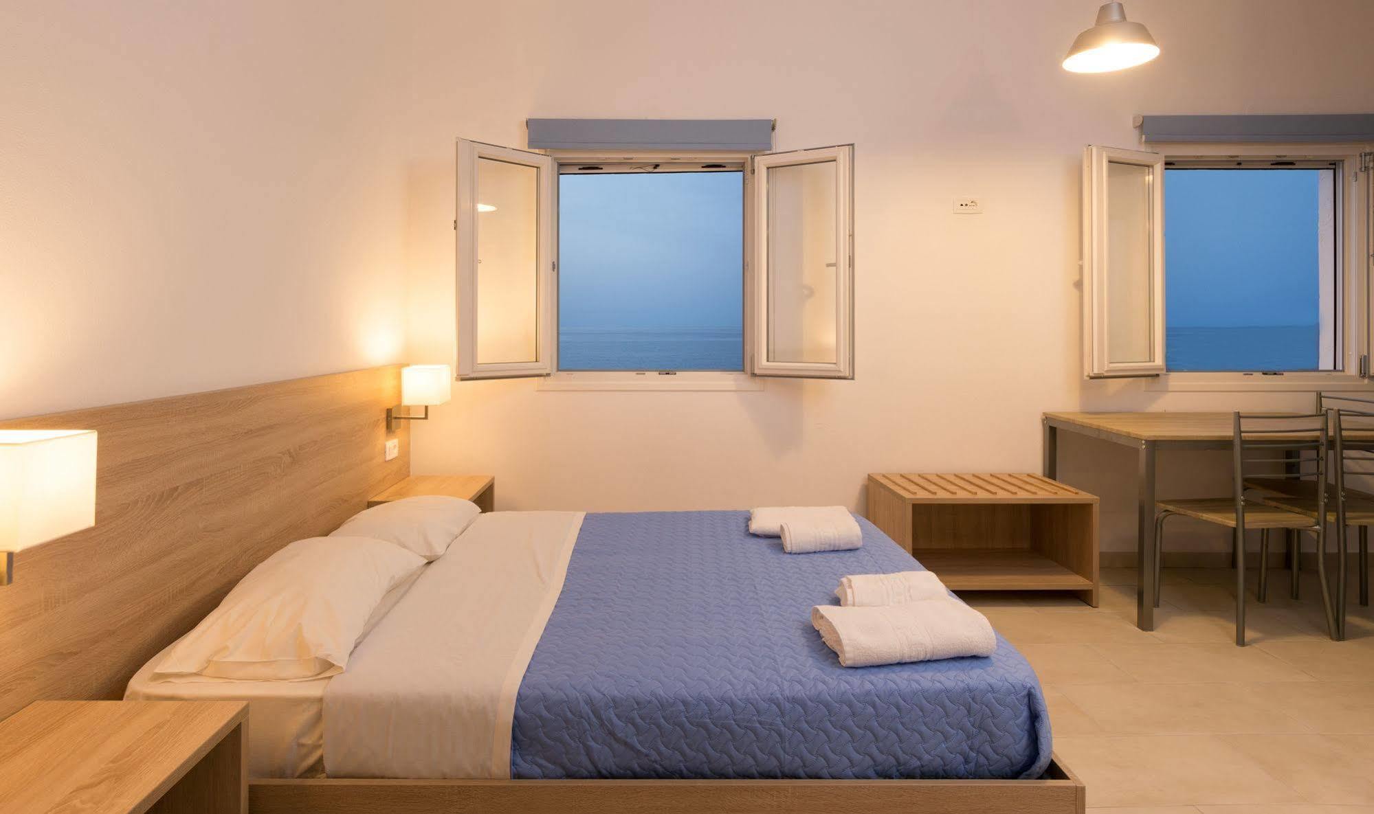 Socrates Apartmens & Restaurant Mílatos Ngoại thất bức ảnh